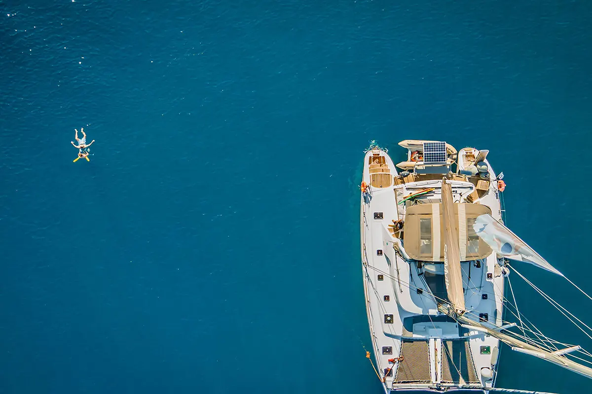 santorini-catamaran-full-day-sailing-tours